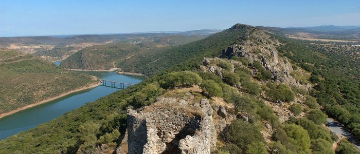 Vista desde el castillo del Parque Nacional de Monfragüe. Vista desde el castillo del Parque Nacional de Monfragüe.