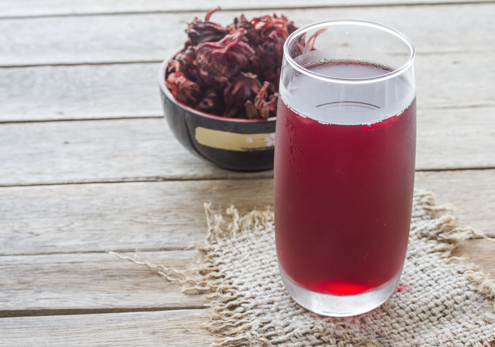 Bebida refrescante a base de jarabe de hibisco. Foto: Shutterstock. Bebida refrescante a base de jarabe de hibisco. Foto: Shutterstock.