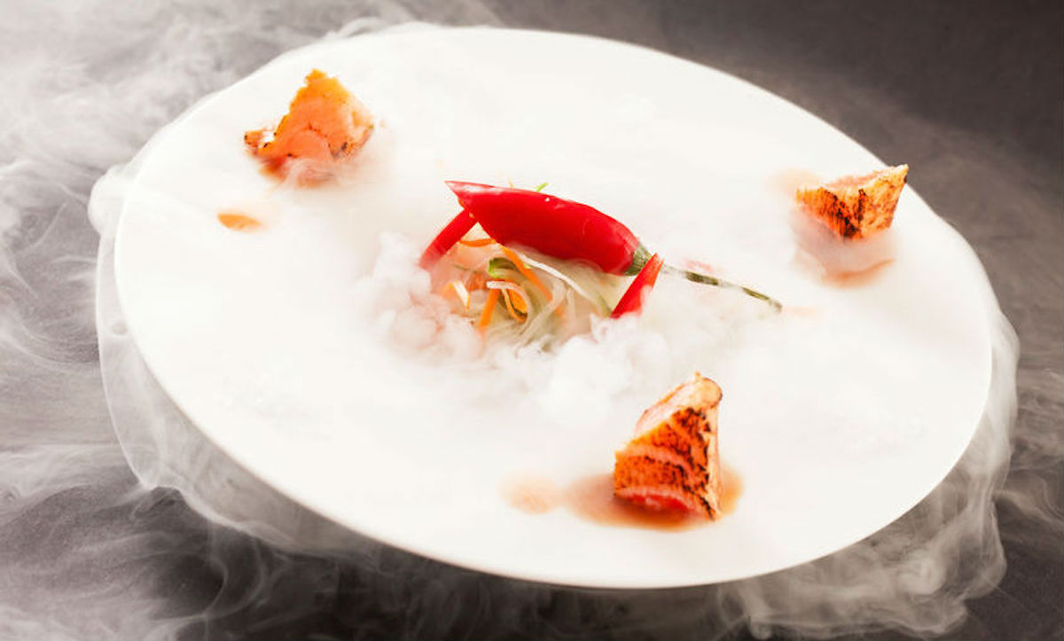 Salmón y chile cocinados con nitrógeno líquido. Salmón y chile cocinados con nitrógeno líquido.