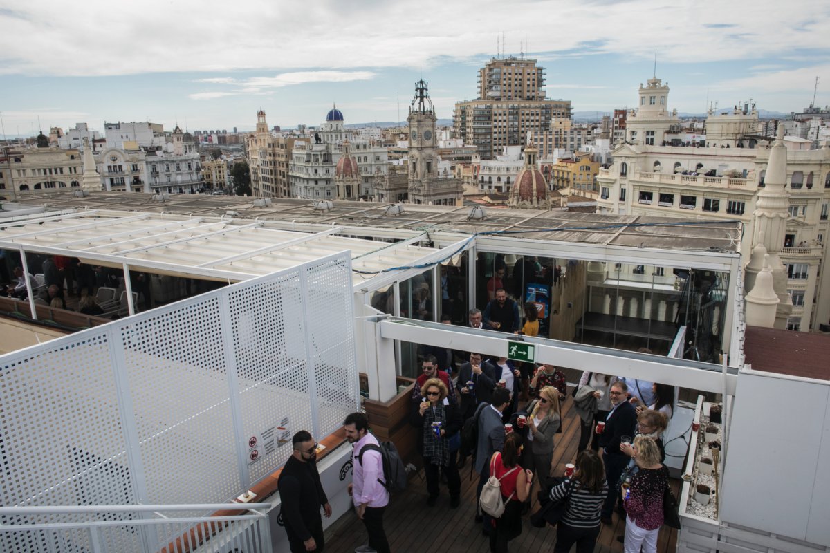 Desde esta terraza 360º se divisa el skyline de la ciudad. Desde esta terraza 360º se divisa el skyline de la ciudad.
