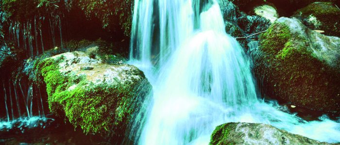 Nacimiento del río Mundo en la sierra de Alcaraz. Nacimiento del río Mundo en la sierra de Alcaraz.