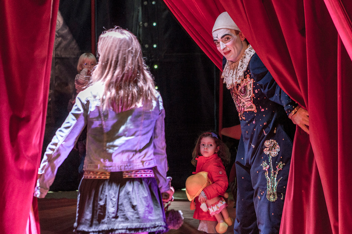 ¡Bienvenidos al circo! ¡Bienvenidos al circo!
