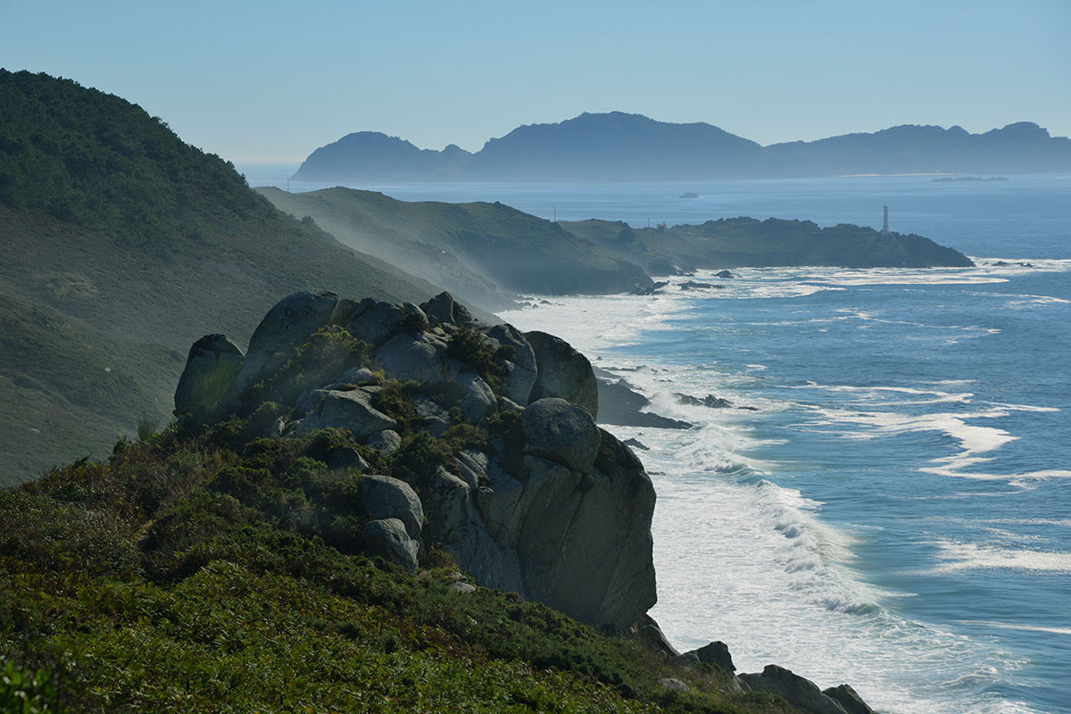 El Morrazo: Costa da Vela y las Islas Cíes al fondo. Foto: Alfredo Merino | Marga Estebaranz El Morrazo: Costa da Vela y las Islas Cíes al fondo. Foto: Alfredo Merino | Marga Estebaranz
