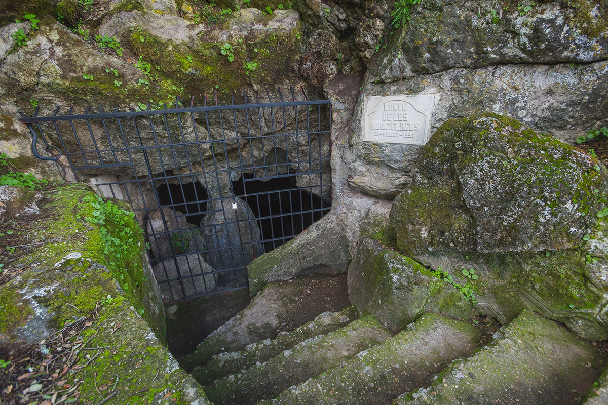 La Cueva de los Murciélagos se puede visitar, pero ¡ojo! sin tu perro. La Cueva de los Murciélagos se puede visitar, pero ¡ojo! sin tu perro.