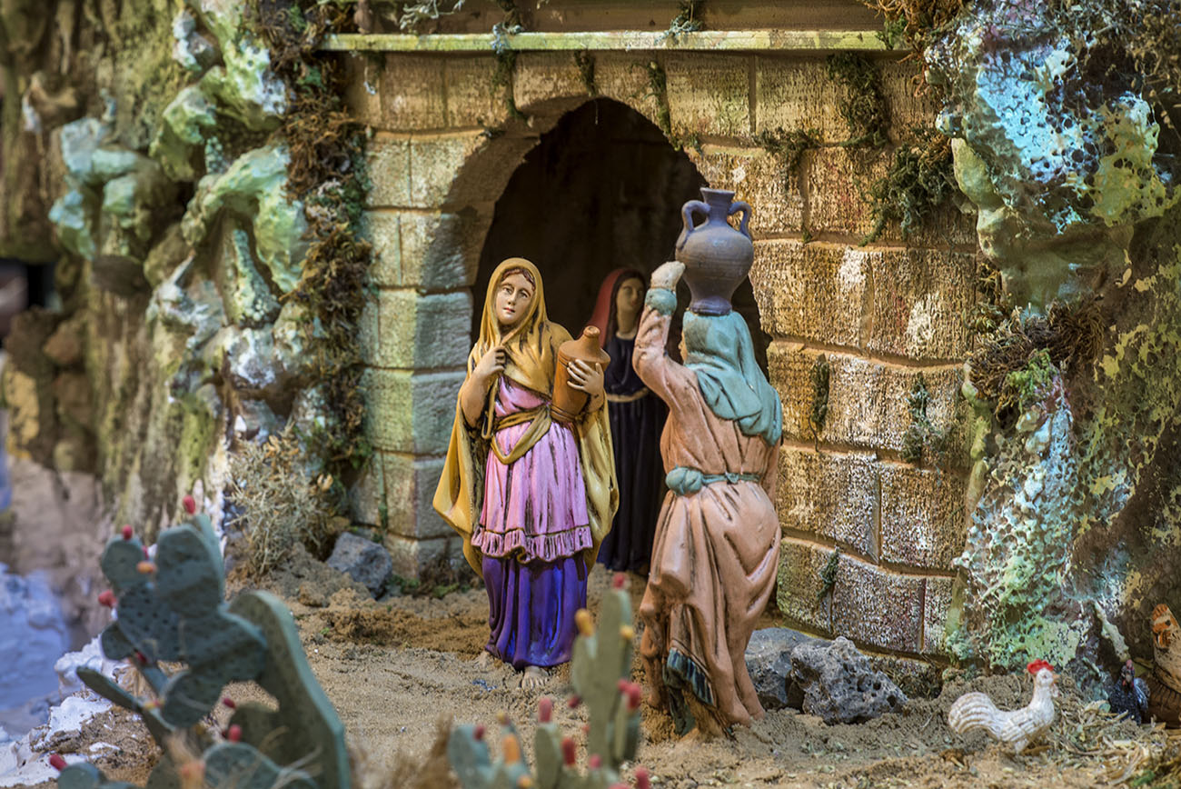 Una de las aguadoras en la fuente de Nazaret, de las figuras favoritas de Manuel y Juan. Una de las aguadoras en la fuente de Nazaret, de las figuras favoritas de Manuel y Juan.