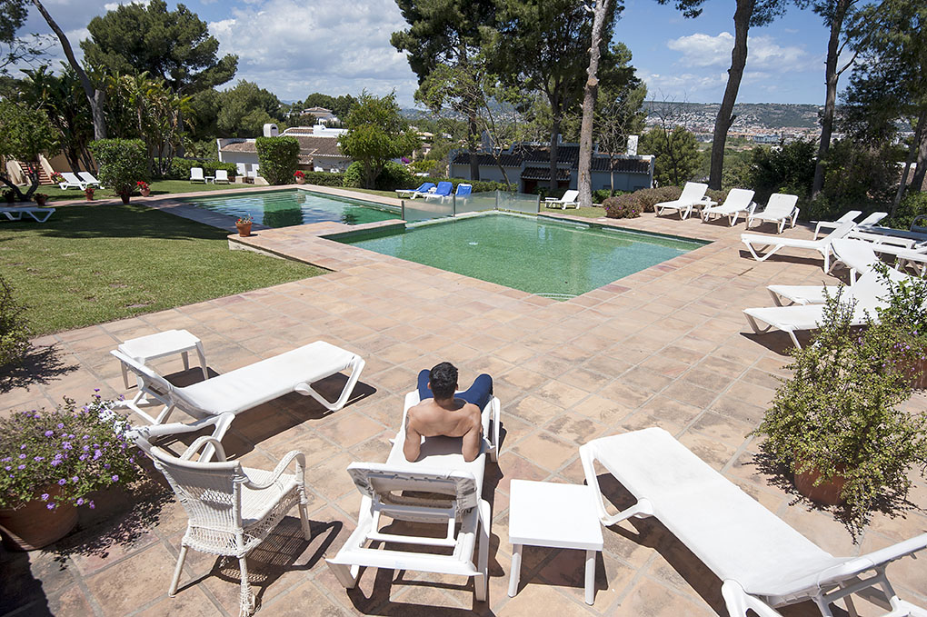 La piscina exterior está abierta todo el año, por demanda de los huéspedes extranjeros. La piscina exterior está abierta todo el año, por demanda de los huéspedes extranjeros.