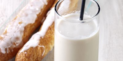 Horchata de chufa y fartons. Horchata de chufa y fartons.