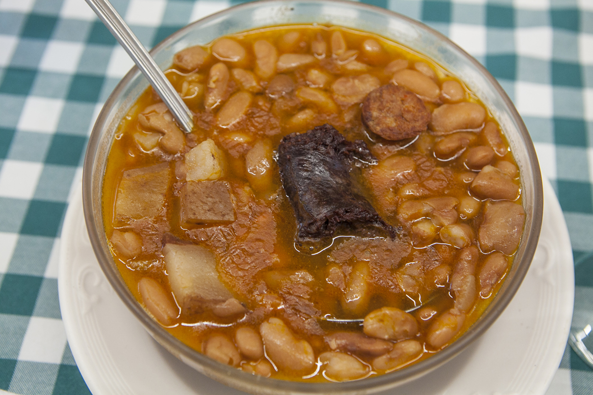 Vega de Pas. Cantabria. Restaurante Casa Frutos. Judías. Vega de Pas. Cantabria. Restaurante Casa Frutos. Judías.