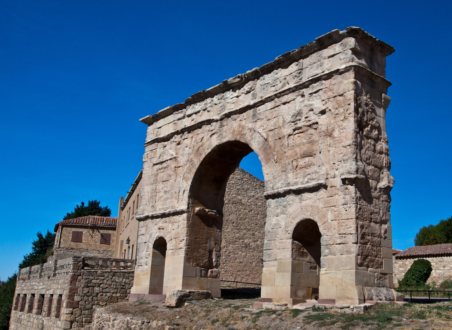 El Arco Romano de tres ojos, en Medinaceli. Foto: Shutterstock. El Arco Romano de tres ojos, en Medinaceli. Foto: Shutterstock.