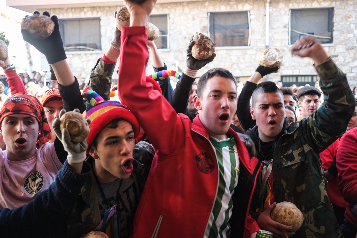 Los piornalegos se preparan para la salida del Jarramplas. Los piornalegos se preparan para la salida del Jarramplas.