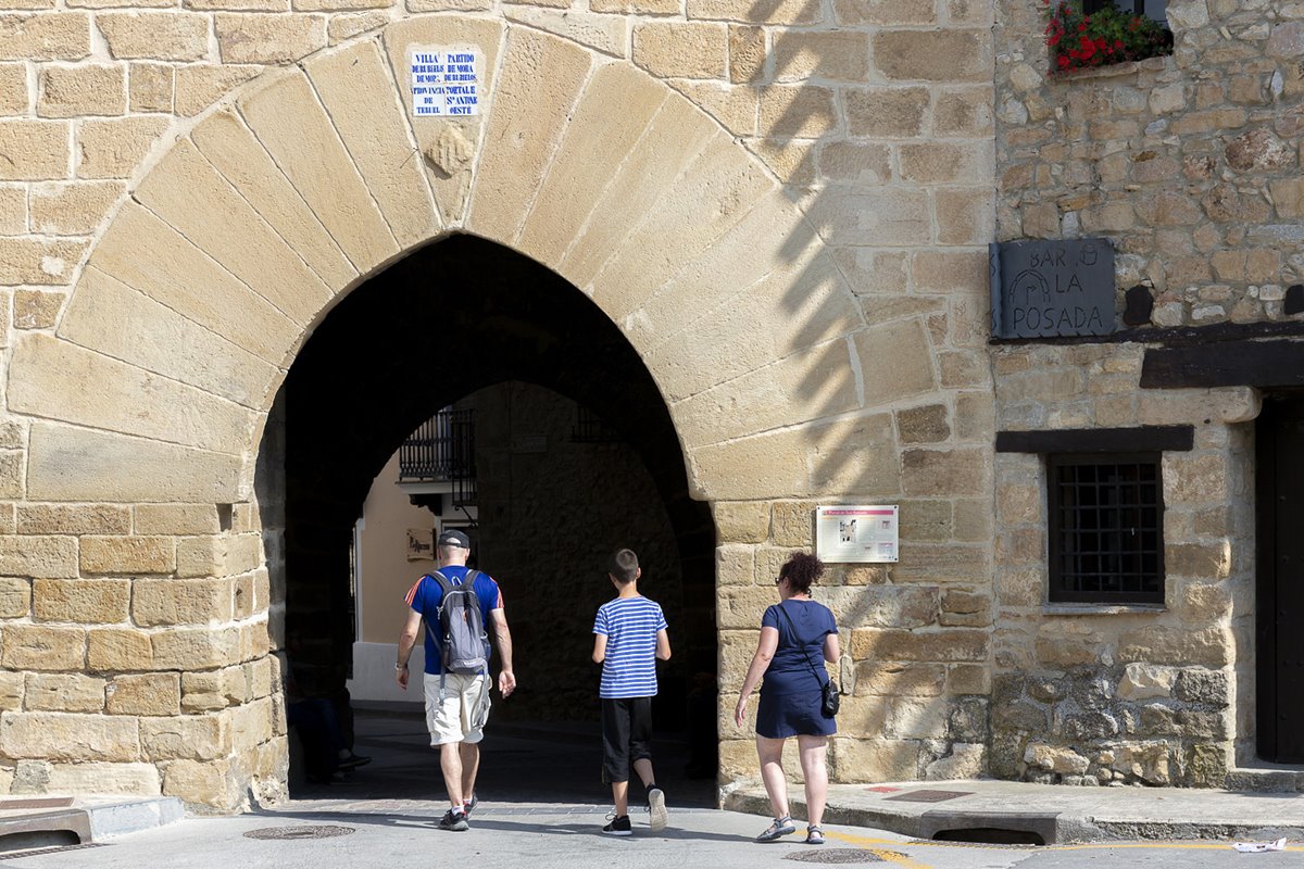 Portal de San Antonio, uno de los pocos restos de la antigua muralla. Portal de San Antonio, uno de los pocos restos de la antigua muralla.