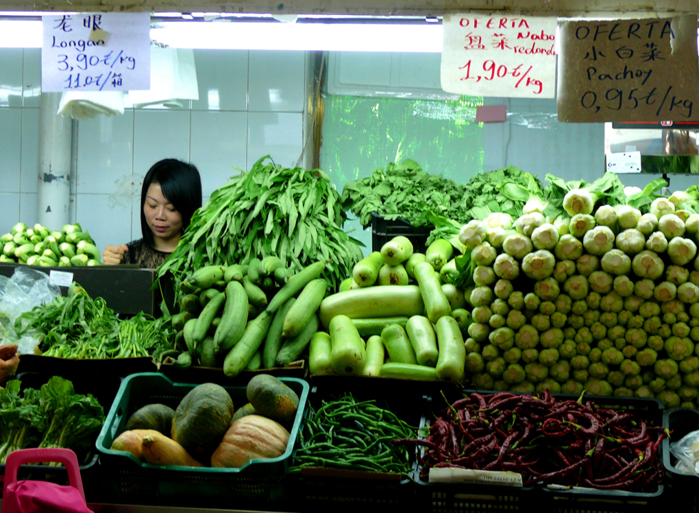 Un puesto tradicional en el Mercado de los Mostenses. Foto: Flickr /Jorge Guitián Castromil (derechos cedidos a Guiarepsol.com). Un puesto tradicional en el Mercado de los Mostenses. Foto: Flickr /Jorge Guitián Castromil (derechos cedidos a Guiarepsol.com).