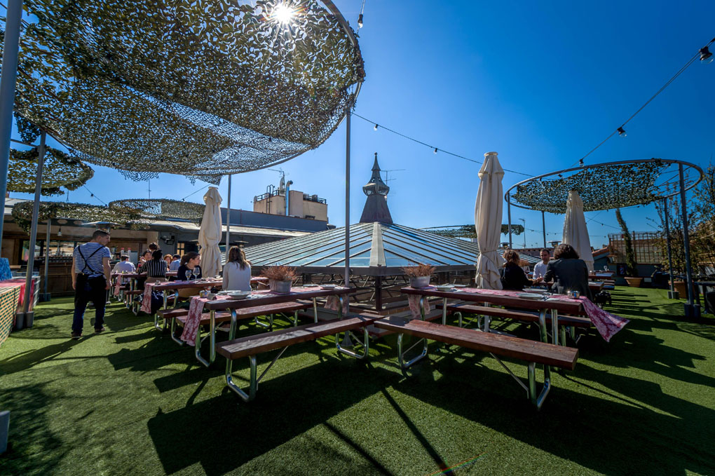 Parq propone pasar un día de campo en una azotea de Madrid. Parq propone pasar un día de campo en una azotea de Madrid.