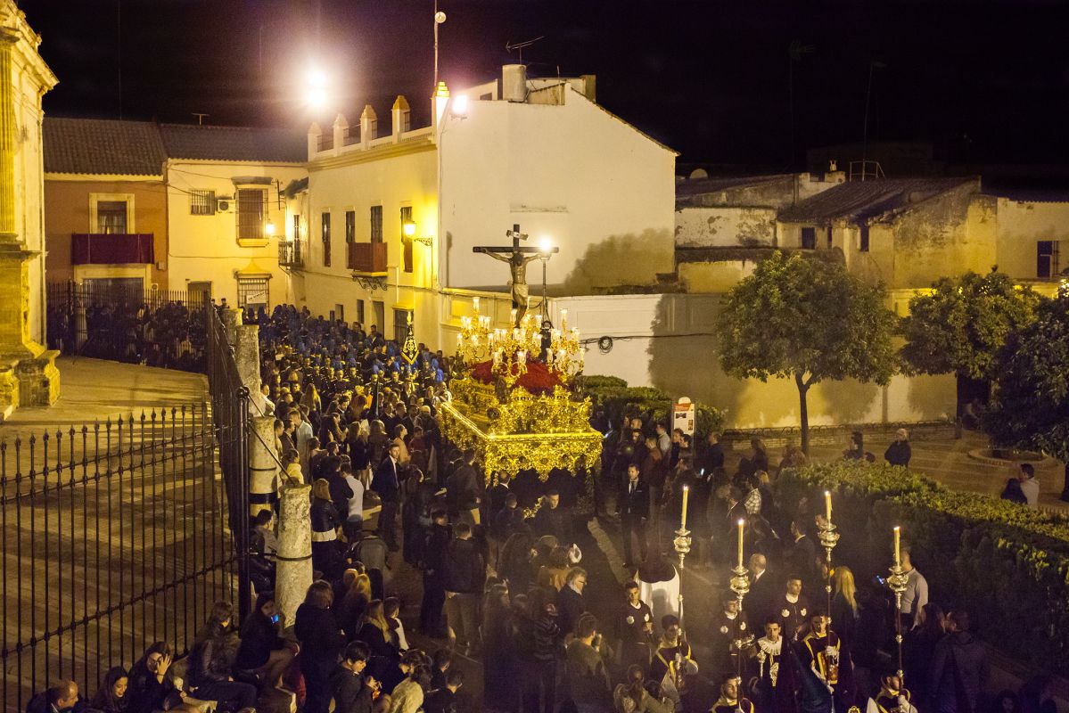 Cristo de los Gitanos, en la Madrugá de Utrera. Foto: Turismo de Utrera / Paco Álvarez. Cristo de los Gitanos, en la Madrugá de Utrera. Foto: Turismo de Utrera / Paco Álvarez.