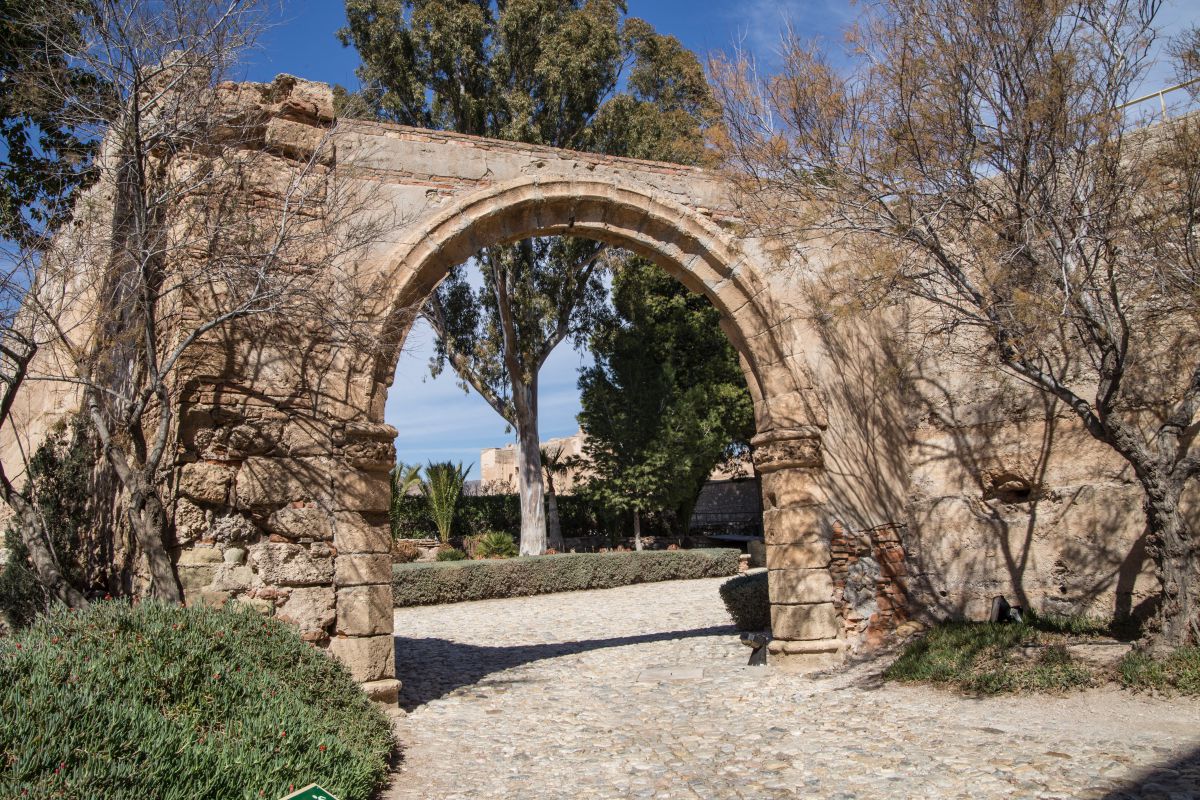 Entrada a uno de los espacios de La Alcazaba, en Almería. Entrada a uno de los espacios de La Alcazaba, en Almería.