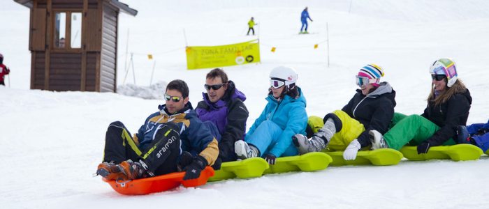 Formigal, bajada en trineos. Formigal, bajada en trineos.