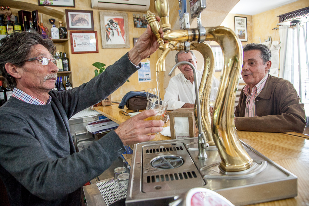 Las reducidas dimensiones del local obligan a que la atención al cliente sea más esmerada si cabe. Foto: Alberto Criado Las reducidas dimensiones del local obligan a que la atención al cliente sea más esmerada si cabe. Foto: Alberto Criado
