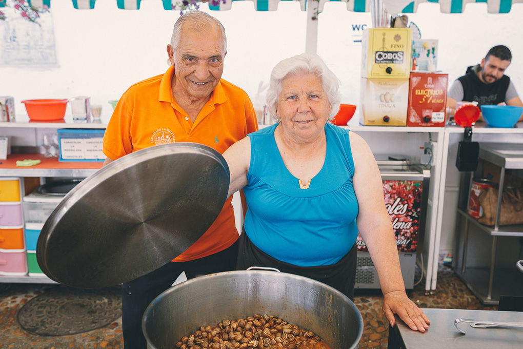 Pepi y su marido, al mando del primer puesto que abrió en la ciudad. Pepi y su marido, al mando del primer puesto que abrió en la ciudad.
