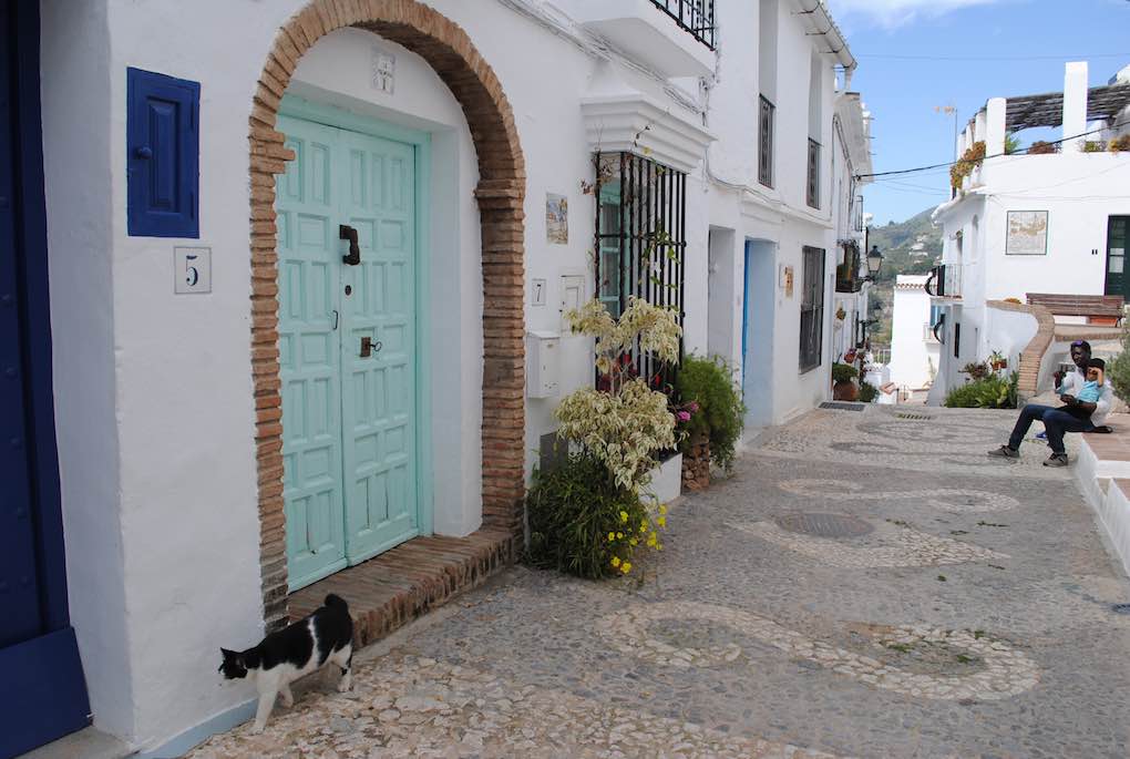 Descansando tras la subida a lo alto del pueblo. Descansando tras la subida a lo alto del pueblo.