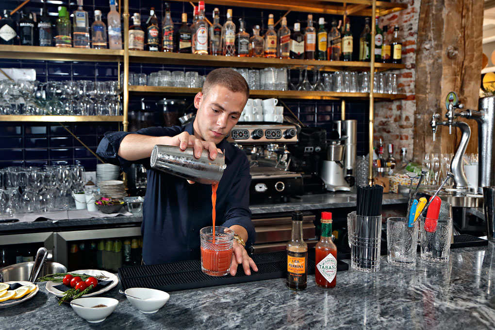 Kevin, todo un experto en Bloody Marys. Kevin, todo un experto en Bloody Marys.