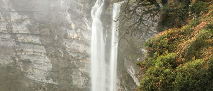Cascada de Gujuli, Orduña. Cascada de Gujuli, Orduña.