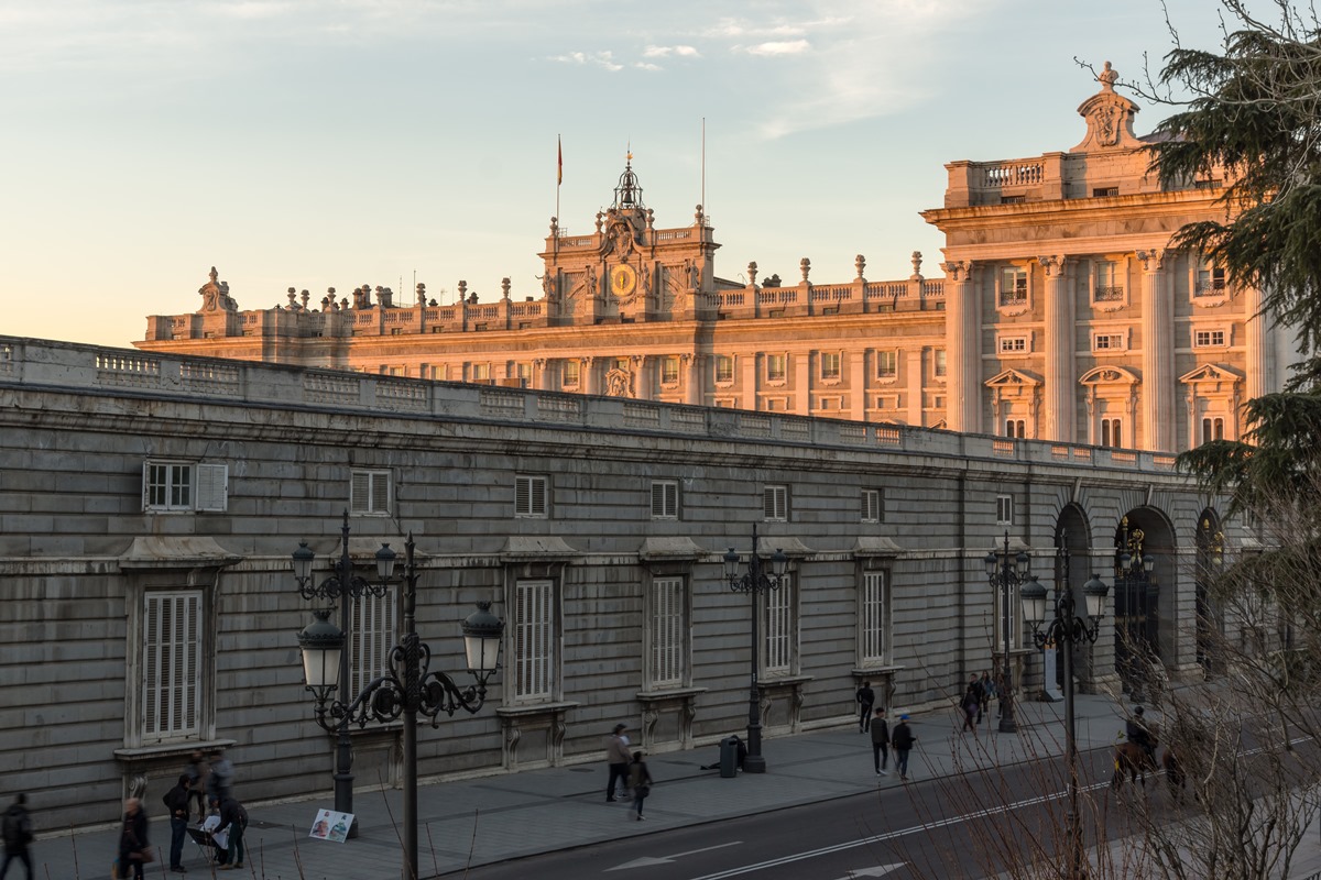 El Palacio Real es uno de los atractivos turísticos ineludibles si vas a pasar un fin de semana en la capital. Foto: Shutterstock El Palacio Real es uno de los atractivos turísticos ineludibles si vas a pasar un fin de semana en la capital. Foto: Shutterstock
