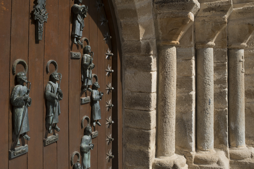 Puerta del Perdón. Rezar el padre nuestro y el credo 15 días antes y después de cruzarla conceden la Indulgencia Plenaria. Puerta del Perdón. Rezar el padre nuestro y el credo 15 días antes y después de cruzarla conceden la Indulgencia Plenaria.
