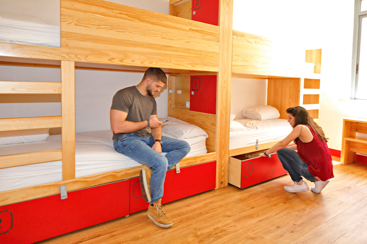 Este alojamiento casi gigante cuenta con 45 habitaciones, tanto privadas como para compartir. Este alojamiento casi gigante cuenta con 45 habitaciones, tanto privadas como para compartir.