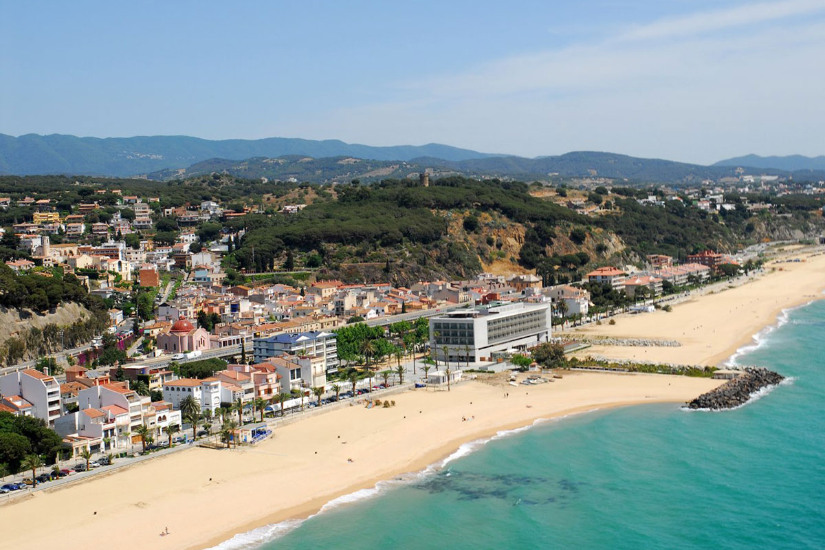 Las playas de Caldes d'Estrac, en la costa de Barcelona, ondean la bandera azul. Foto: Ayuntamiento de Caldes d'Estrac Las playas de Caldes d'Estrac, en la costa de Barcelona, ondean la bandera azul. Foto: Ayuntamiento de Caldes d'Estrac