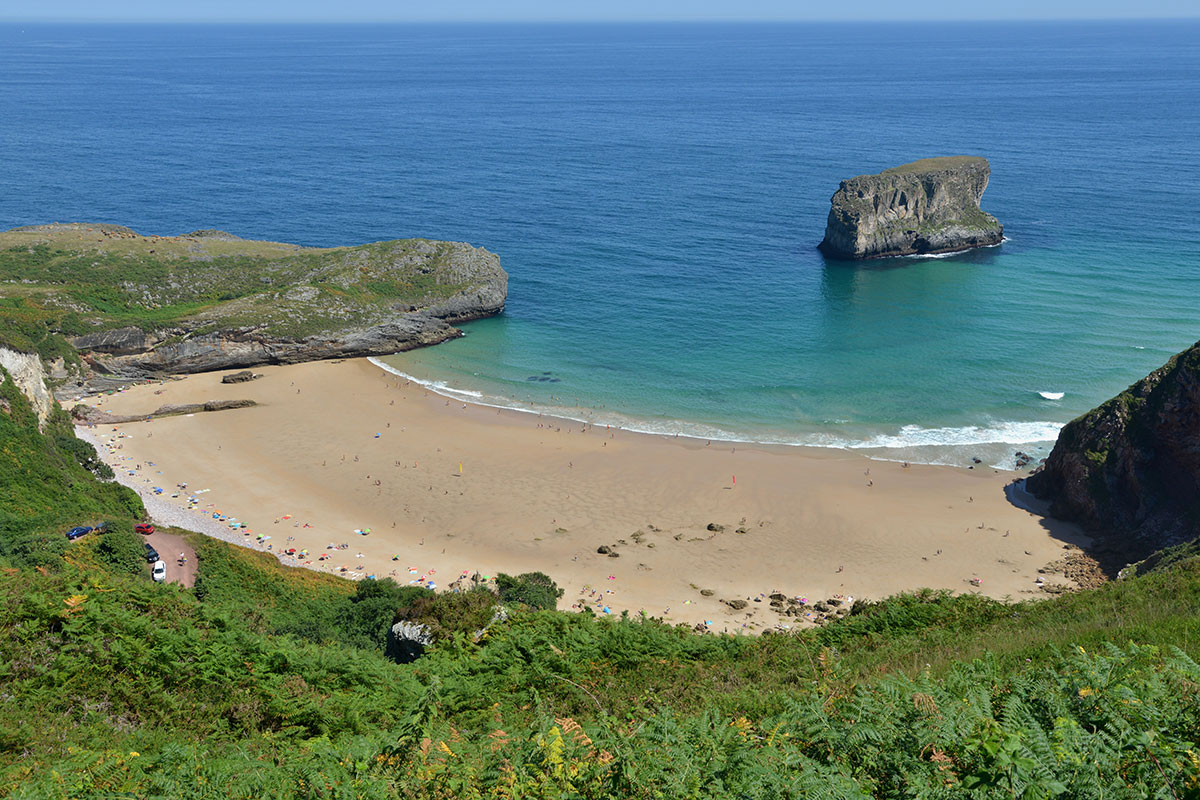 Llanes: Playa de la Ballota. Foto: Alfredo Merino | Marga Estebaranz Llanes: Playa de la Ballota. Foto: Alfredo Merino | Marga Estebaranz