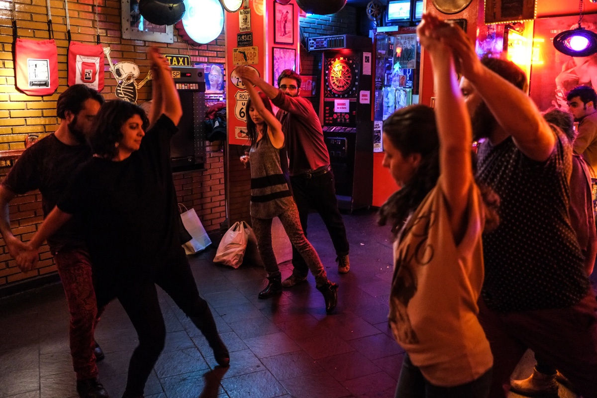 Cada miércoles puedes recibir clases gratuitas de swing en Lavapiés. Cada miércoles puedes recibir clases gratuitas de swing en Lavapiés.