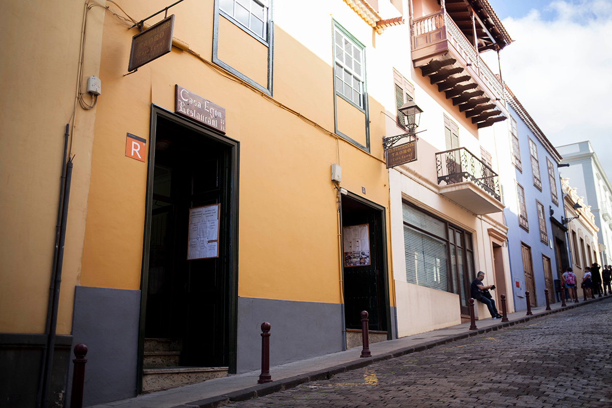 Fachada del establecimiento, conocido por todos los canarios en la zona. Fachada del establecimiento, conocido por todos los canarios en la zona.