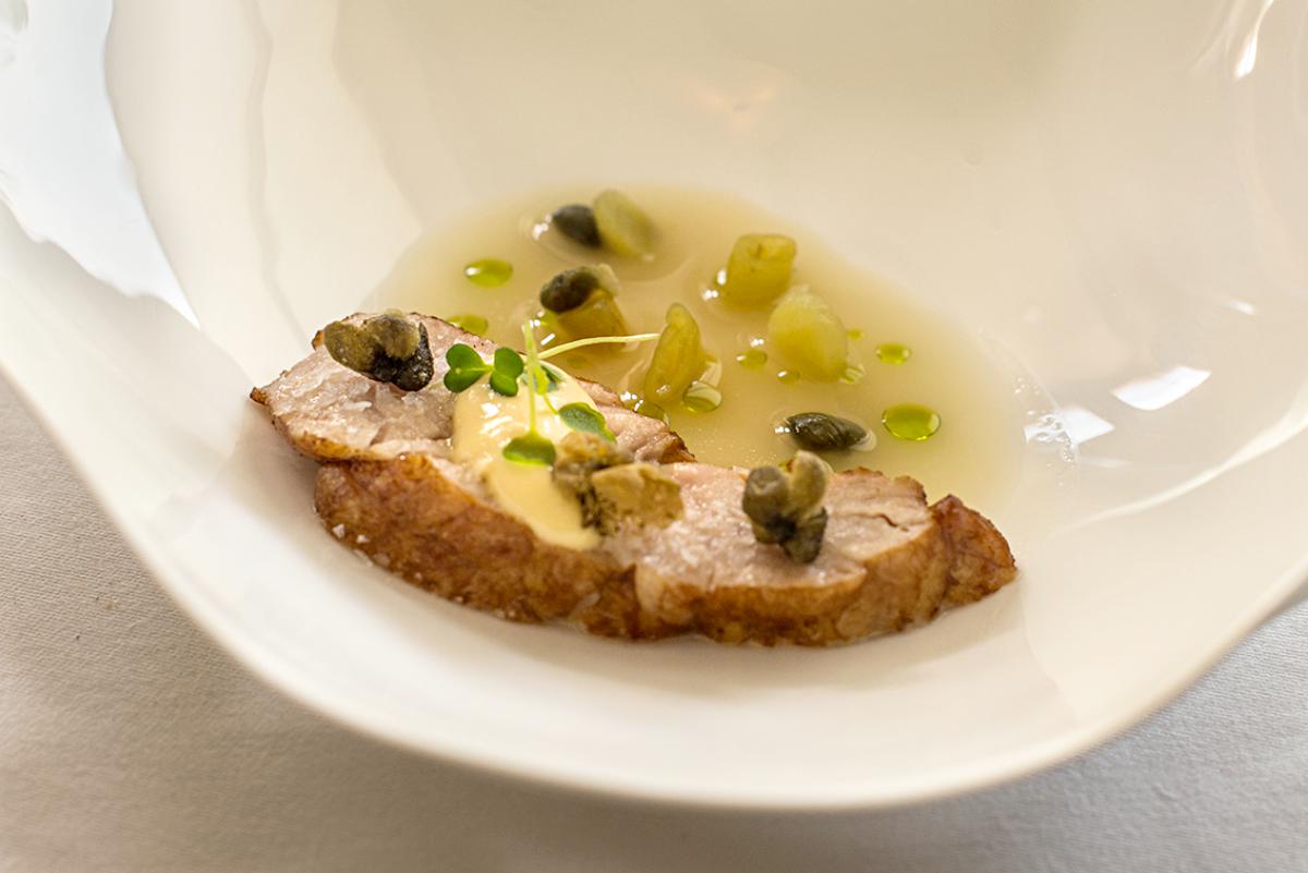 Molleja de ternera a la brasa y caldo de anchoas. Molleja de ternera a la brasa y caldo de anchoas.