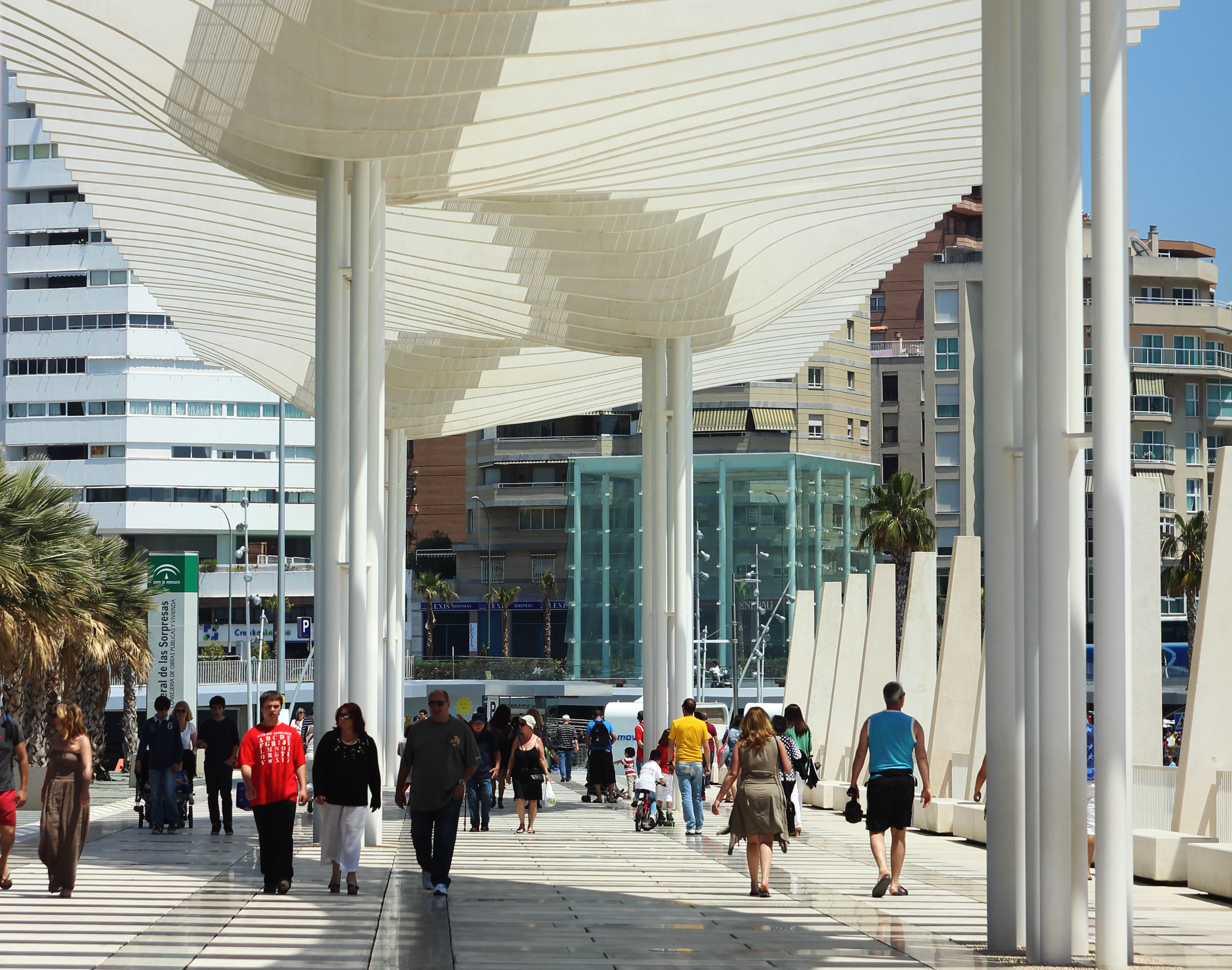 El paseo marítimo, destino perfecto para terminar el día. El paseo marítimo, destino perfecto para terminar el día.