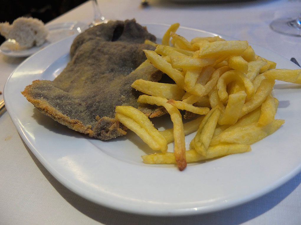 Escalope de ternera con patatas fritas. Foto: Javier D. Murillo Escalope de ternera con patatas fritas. Foto: Javier D. Murillo