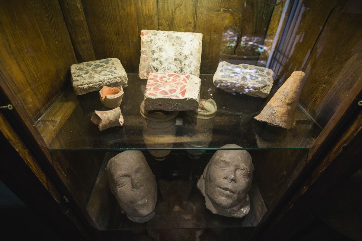 El II Marqués de Viana era un apasionado de la Arqueología y el palacio cuenta con importantes colecciones. El II Marqués de Viana era un apasionado de la Arqueología y el palacio cuenta con importantes colecciones.
