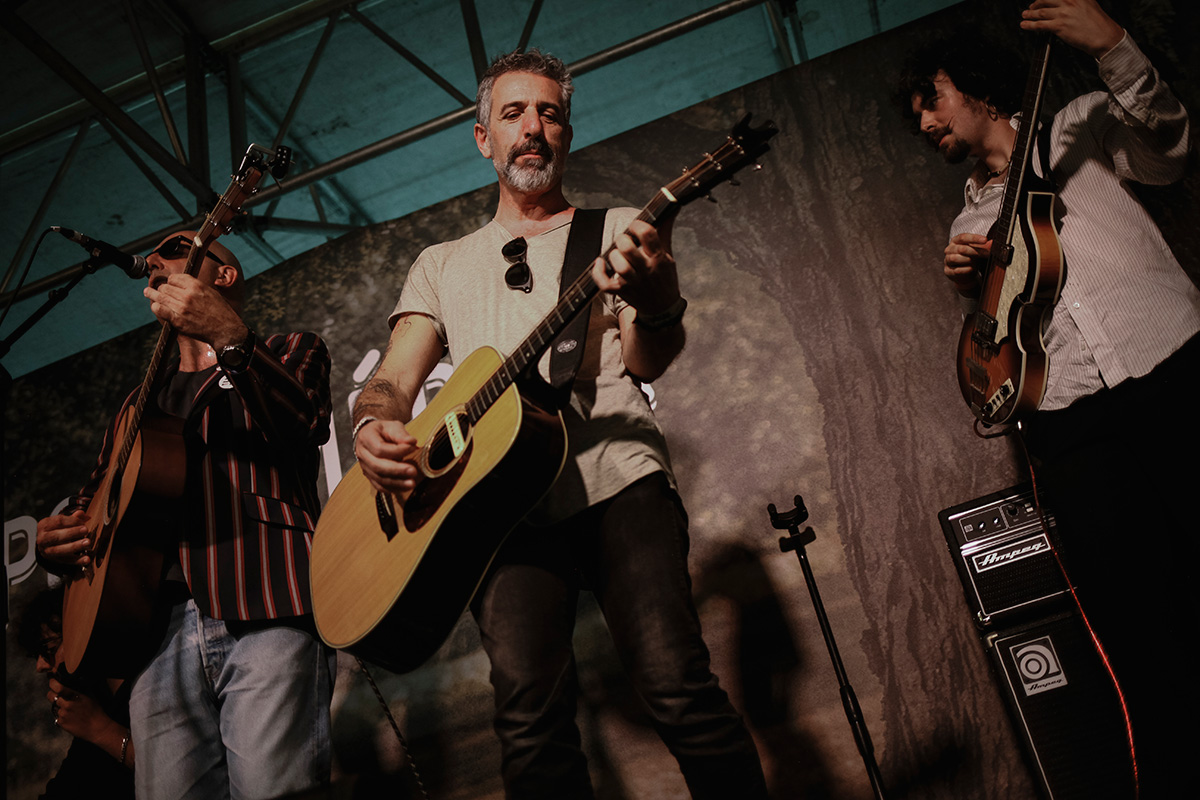 Un clásico del PortAmérica: Pepe Solla con la guitarra. Un clásico del PortAmérica: Pepe Solla con la guitarra.