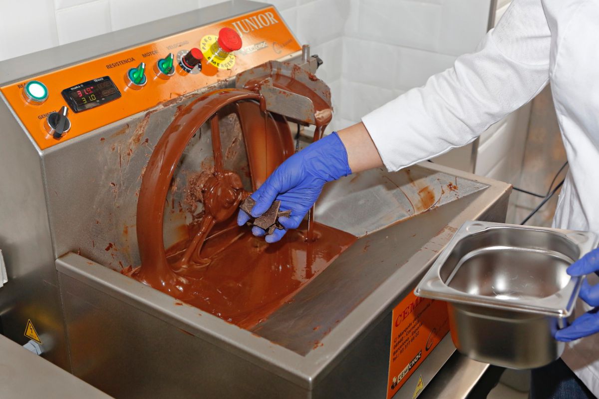 Fundiendo el chocolate en Flor D'KKO (Madrid). Fundiendo el chocolate en Flor D'KKO (Madrid).