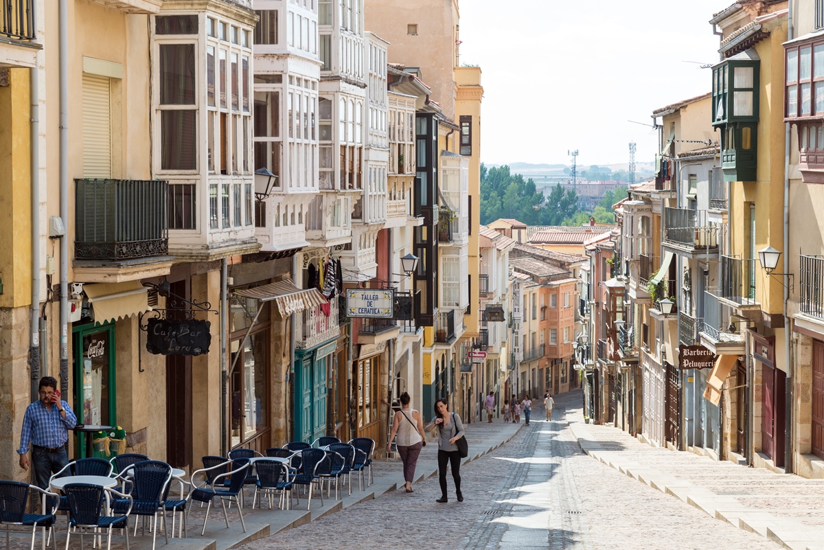 Pasear por las calles del centro de Zamora siempre es un buen plan. Foto: Shutterstock Pasear por las calles del centro de Zamora siempre es un buen plan. Foto: Shutterstock