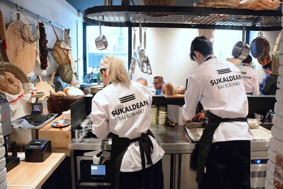Vista desde la cocina del restauarante Sukaldean Bai Bokado, en Madrid. Foto: Sukaldean Bai Bokado. Vista desde la cocina del restauarante Sukaldean Bai Bokado, en Madrid. Foto: Sukaldean Bai Bokado.