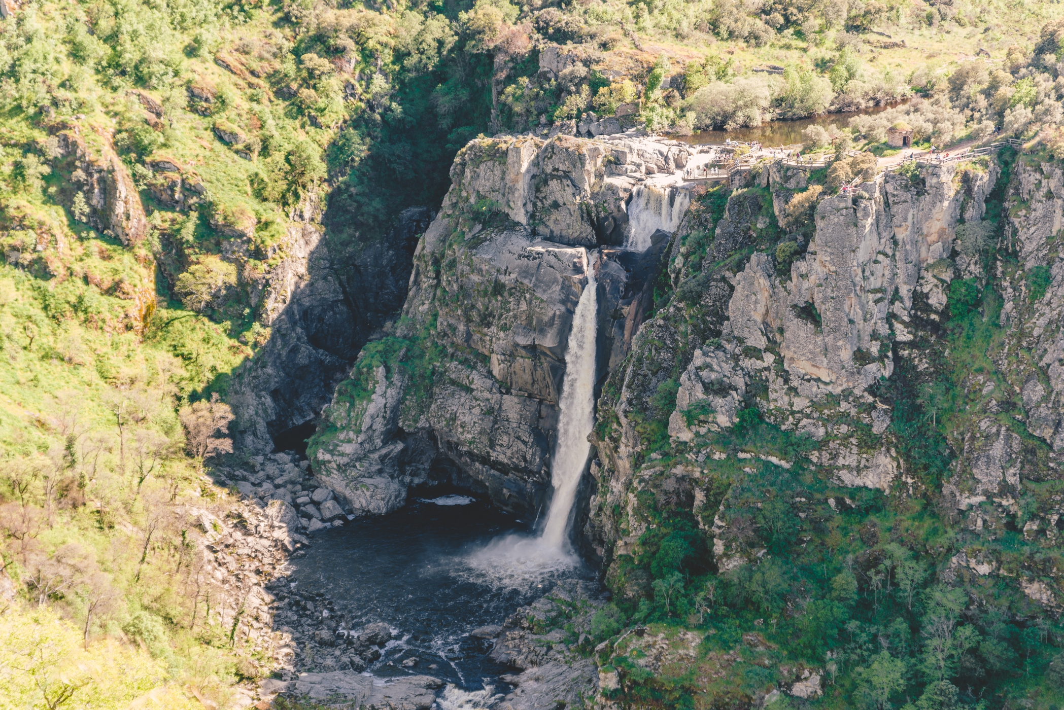 La famosa cascada de Pozo de Humos. Foto: shutterstock. La famosa cascada de Pozo de Humos. Foto: shutterstock.