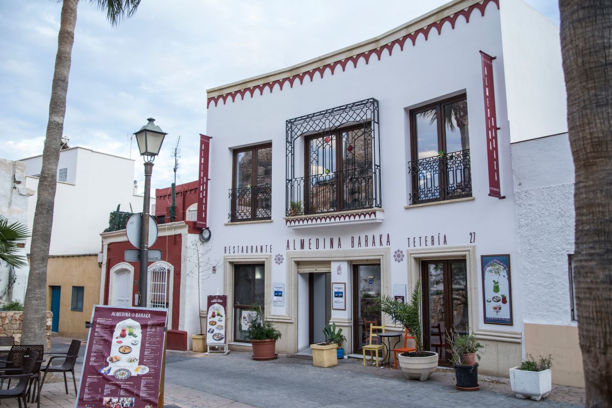 Fachada de la tetería La Almedina, en Almería. Fachada de la tetería La Almedina, en Almería.