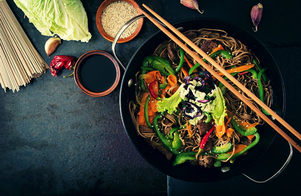 Fideos soba, una buena soja y arroz de calidad y grano corto son algunos básicos. Foto: 123rf. Fideos soba, una buena soja y arroz de calidad y grano corto son algunos básicos. Foto: 123rf.