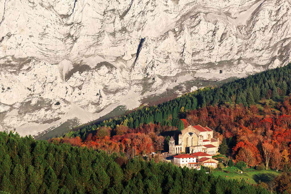 Un santuario perdido entre hayedos. Foto: Shutterstock Un santuario perdido entre hayedos. Foto: Shutterstock
