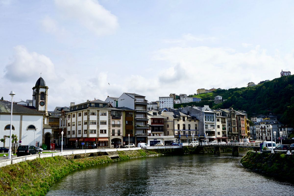 Vista del río Negro en Luarca, Asturias. Vista del río Negro en Luarca, Asturias.