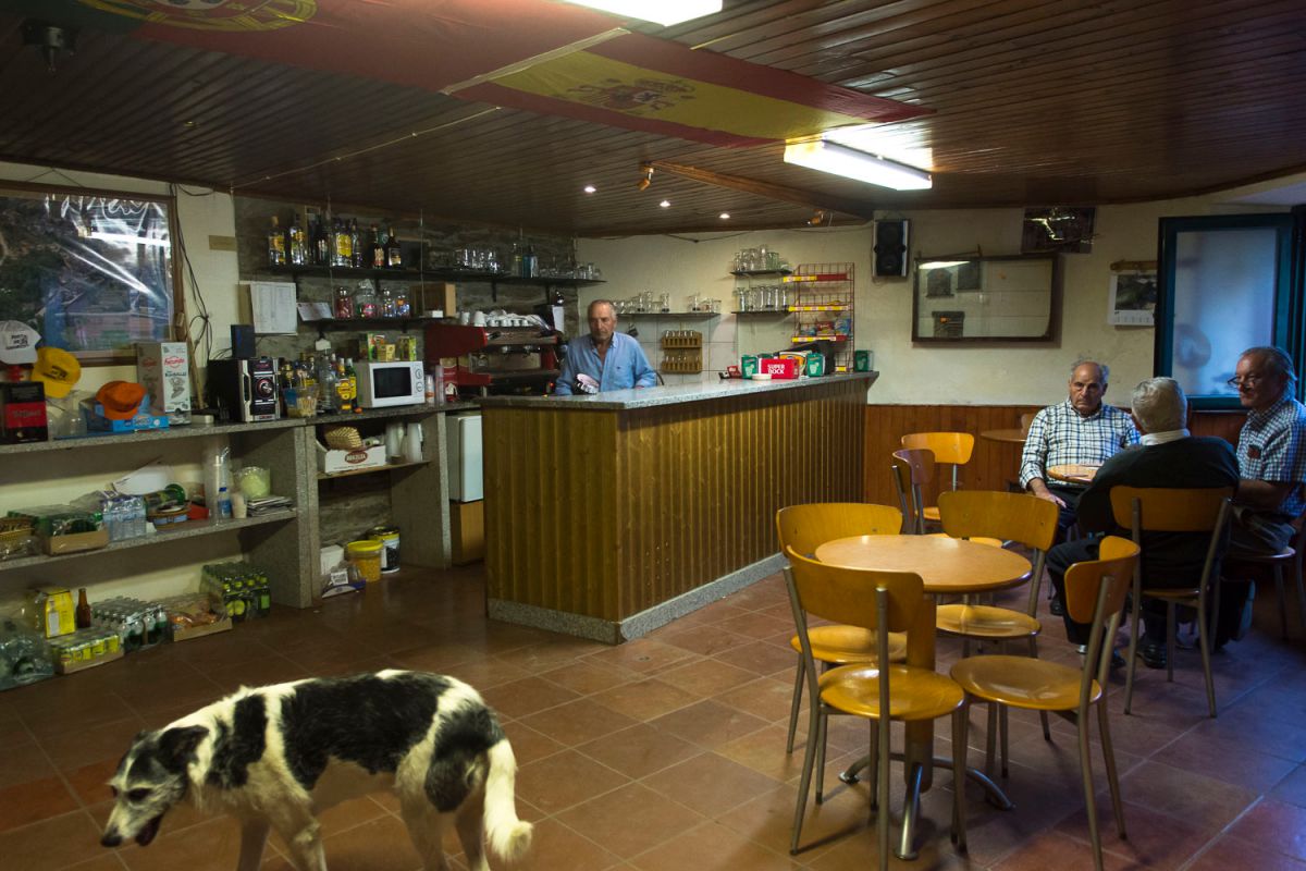 Un bar de Rio de Onor, la parte portuguesa del pueblo. Foto: Manuel Ruiz Toribio Un bar de Rio de Onor, la parte portuguesa del pueblo. Foto: Manuel Ruiz Toribio