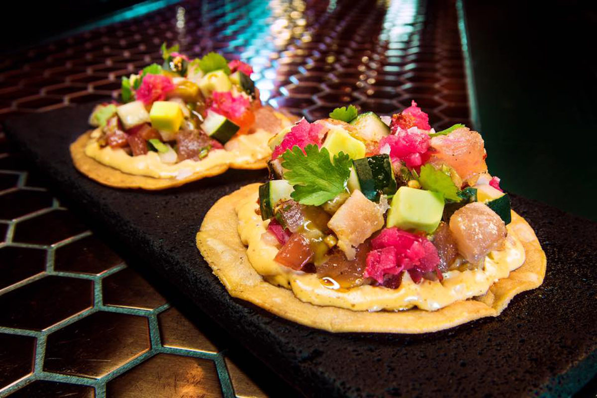 Tostadas de bonito y salsa de esquites del 'Salón Cascabel'. Foto: Salón Cascabel. Tostadas de bonito y salsa de esquites del 'Salón Cascabel'. Foto: Salón Cascabel.