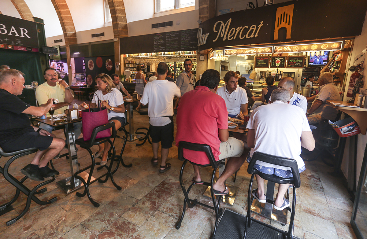 El 'bar del Mercat' y sus tapas merecen un capítulo aparte. Foto: Xavi Gutiérrez. El 'bar del Mercat' y sus tapas merecen un capítulo aparte. Foto: Xavi Gutiérrez.