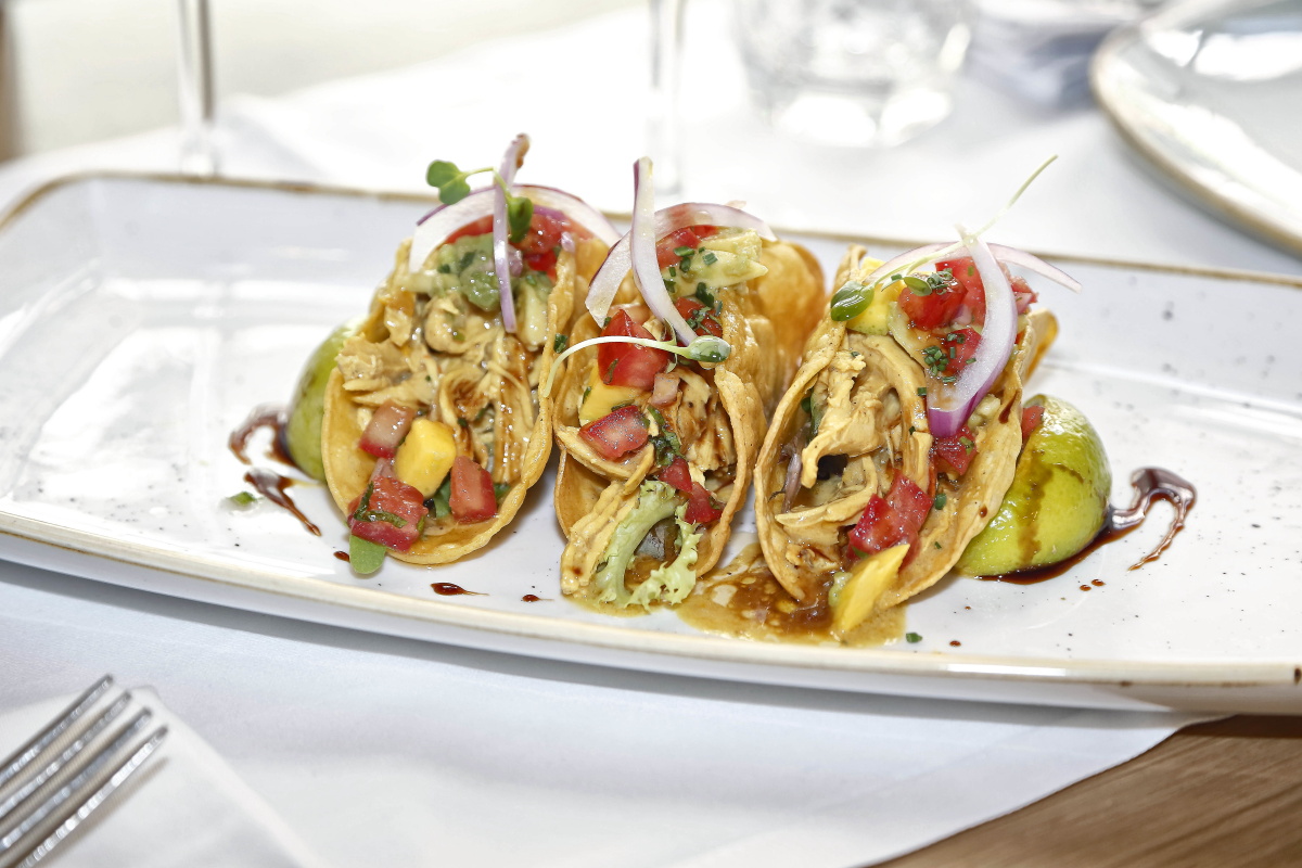 Los Tacos de pollo tikka masala entran por los ojos. Los Tacos de pollo tikka masala entran por los ojos.