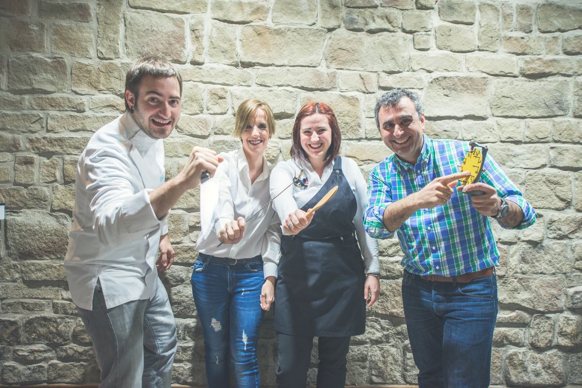 El equipo de cocina y coctelería del Turmalina Music & Wine Festival, con el chef Iñaki Andradas a la cabeza. El equipo de cocina y coctelería del Turmalina Music & Wine Festival, con el chef Iñaki Andradas a la cabeza.
